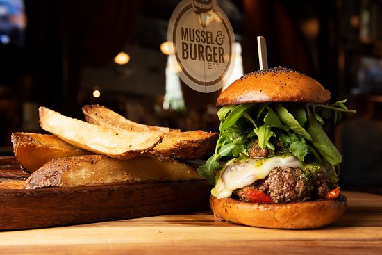 Mussel & Burger Bar signature dishes The CEO Burger
Classic American Cheeseburger
Local Burger
